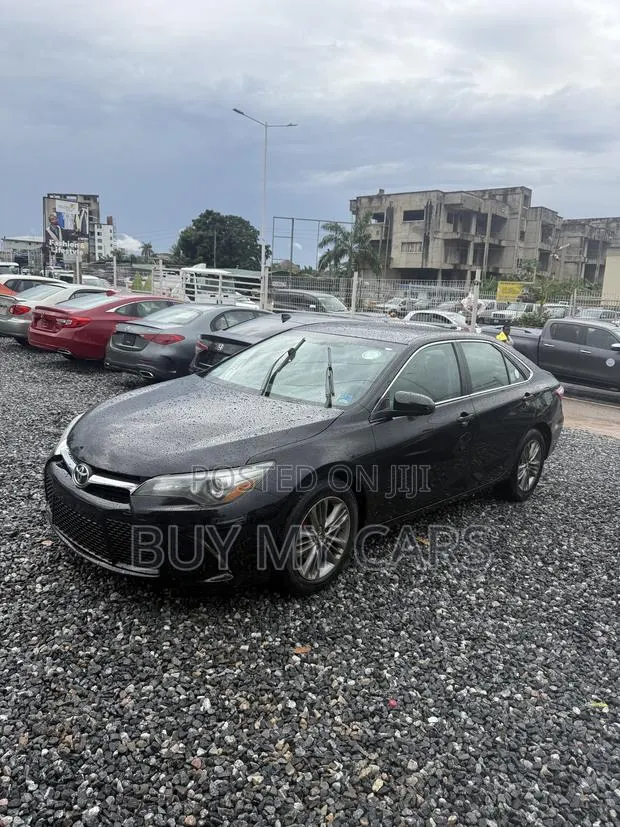 Toyota Camry 2017 Black · Photo 1
