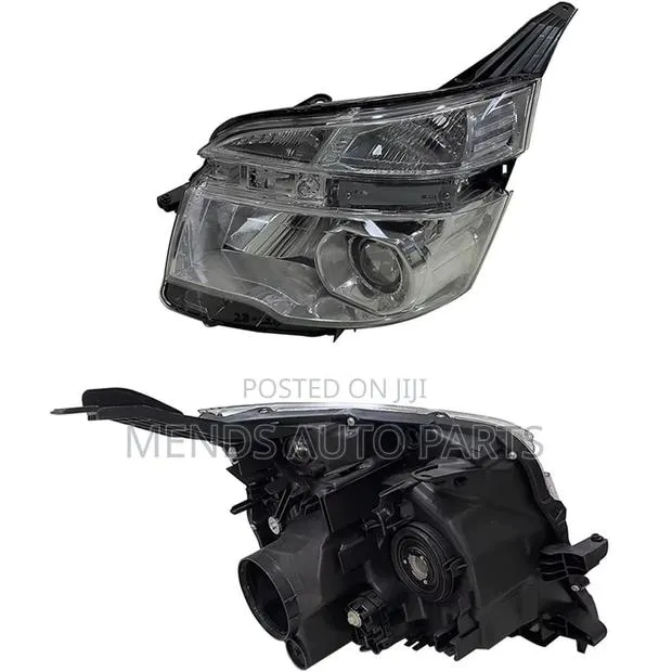Toyota Voxy 2013 Front Headlights · Photo 1