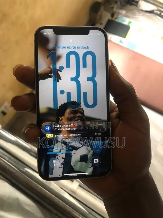 Apple iPhone 12 64 GB Blue · Photo 1