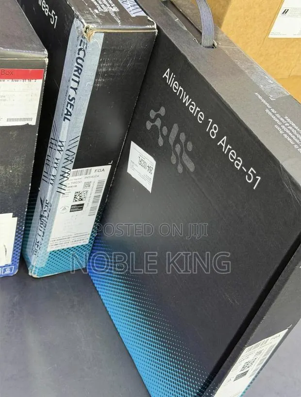 New Laptop Alienware 18 Area-51 64GB Intel Core Ultra 9 SSD 2T · Photo 1