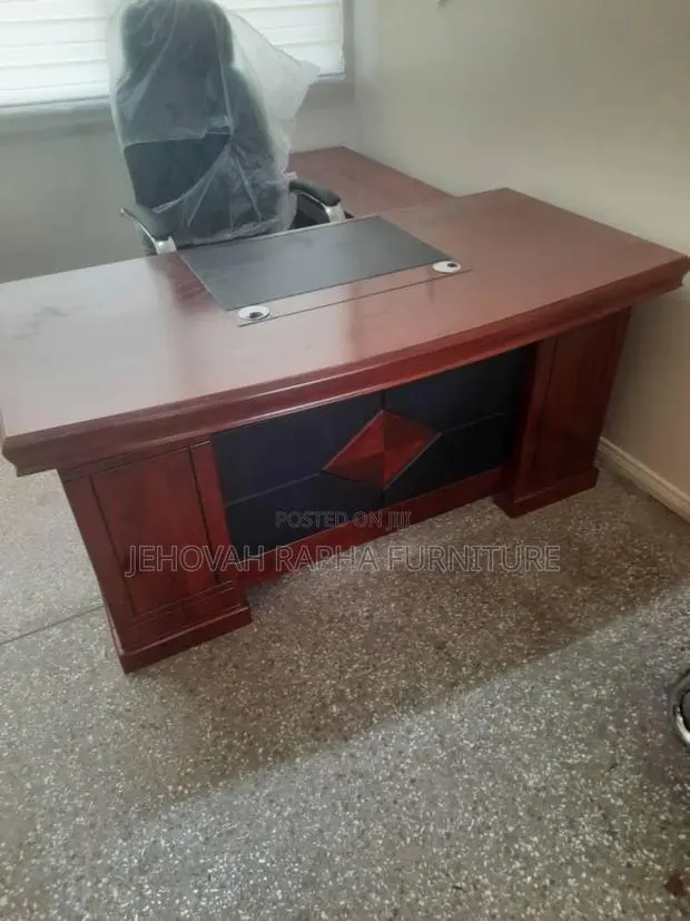 Wooden Computer Desk · Photo 1