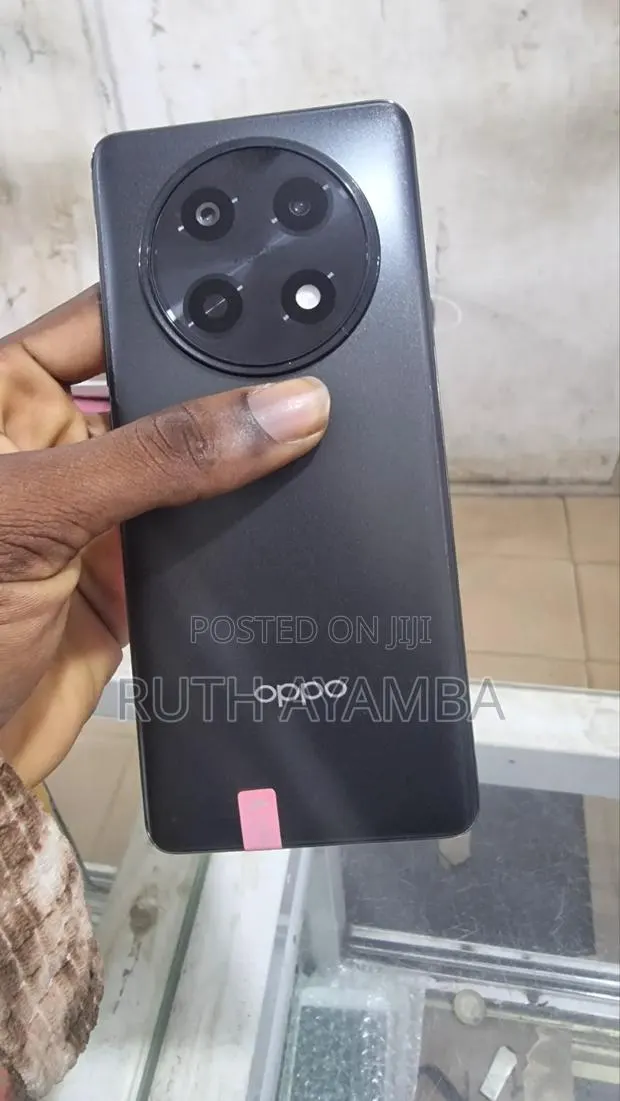 New Oppo A2 Pro 256 GB Black · Photo 1