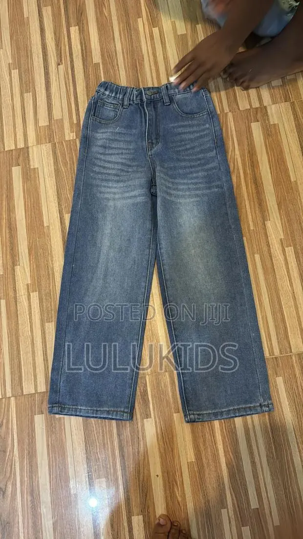 Girls Cargo Jeans · Photo 1