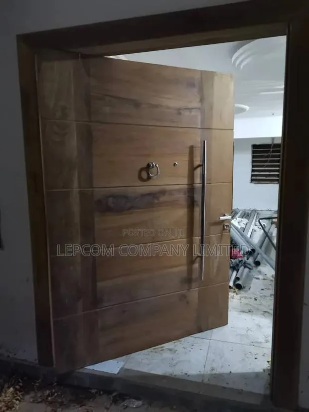 Pivot Wooden Doors · Photo 1