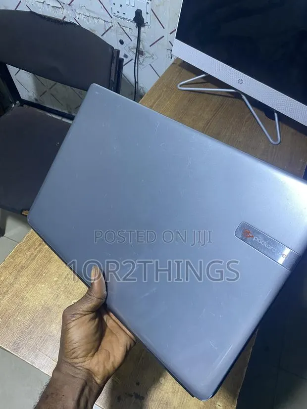 Laptop Packard Bell 4GB Intel HDD 320GB · Photo 1