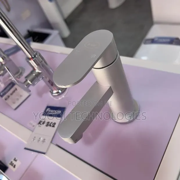 Hot Cold Basin Tap With Accessories · Photo 1