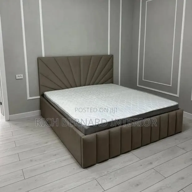 Queen Size Bed Frame · Photo 1