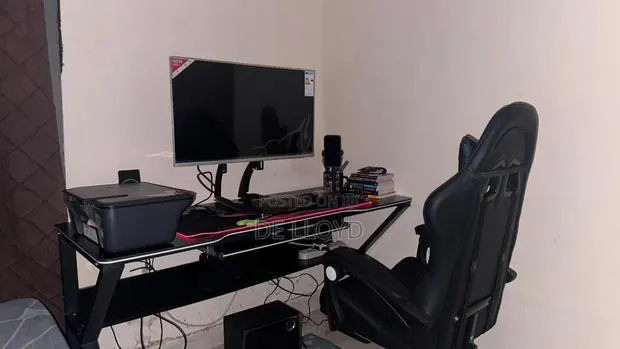 Table , Chair , Mouse Pad and Monitor Arm · Photo 1