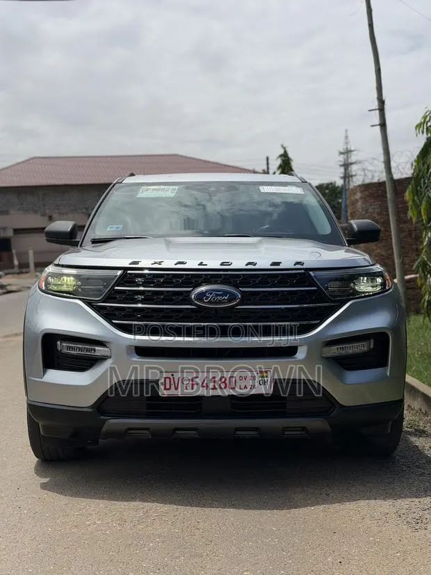Ford Explorer XLT 2022 Silver