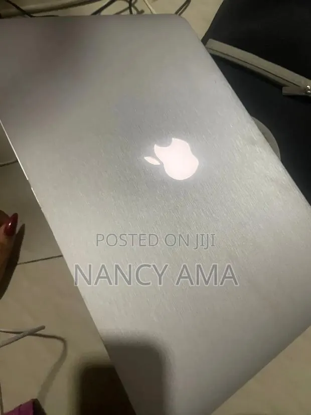 Laptop Apple MacBook Air 4GB Intel Core i5 SSD 256GB · Photo 1