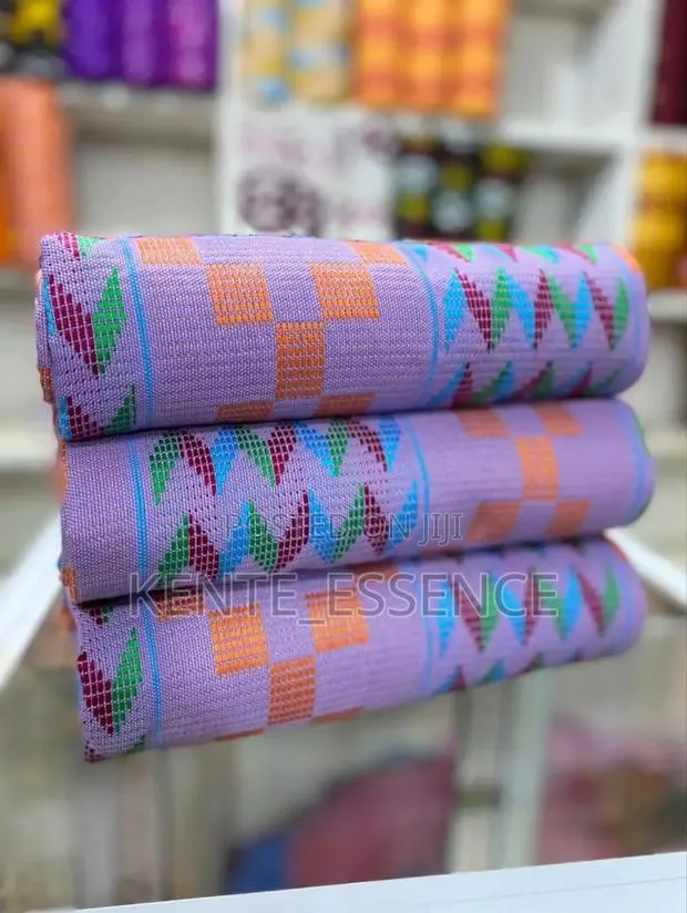 700cedis Kente · Photo 1