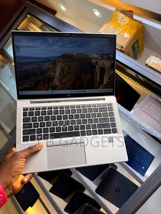 Laptop HP EliteBook 840 G7 16GB Intel Core I5 SSD 256GB · Photo 1