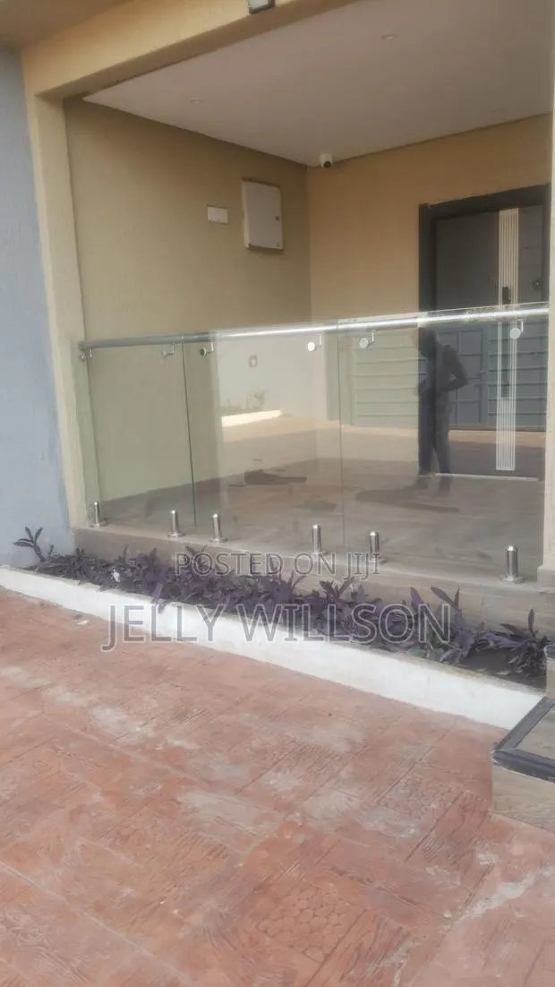 Balustrade Freamless Plain Glass · Photo 1