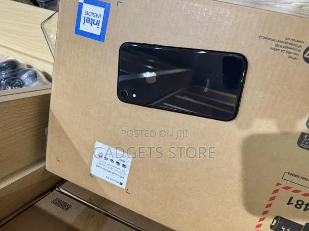 Apple iPhone XR 128 GB Black · Photo 1