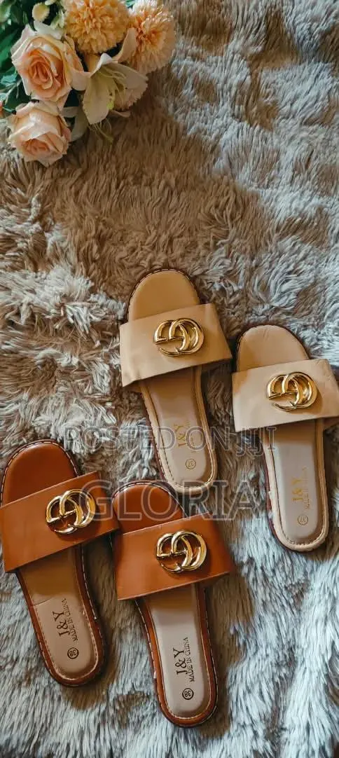 Ladies Gucci Flat Slides Slippers · Photo 1