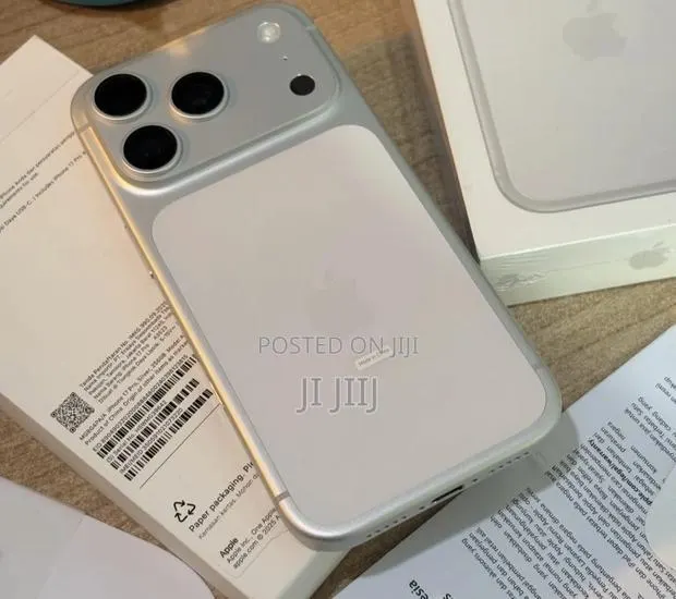 Apple iPhone 17 Pro Max 512 GB White · Photo 1