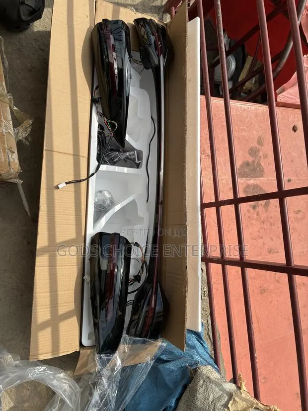 Complete Taillight and Bootlight Corolla 2020-2021-2023 · Photo 1