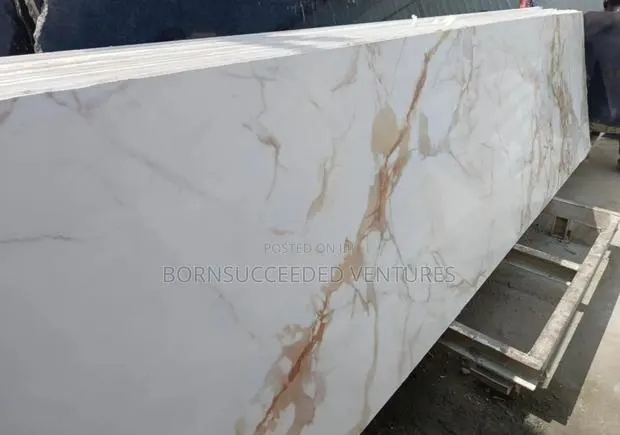 The Quartz Stones 326cm× 83cm · Photo 1