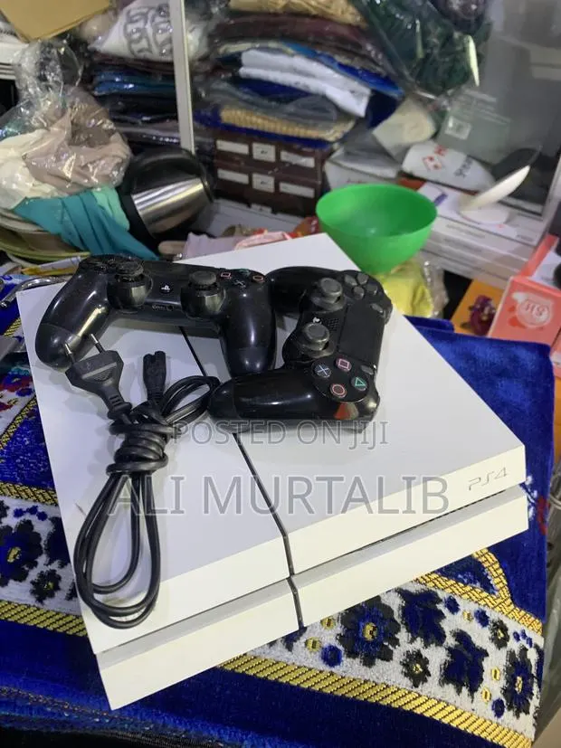 PS4 Games Console · Photo 1
