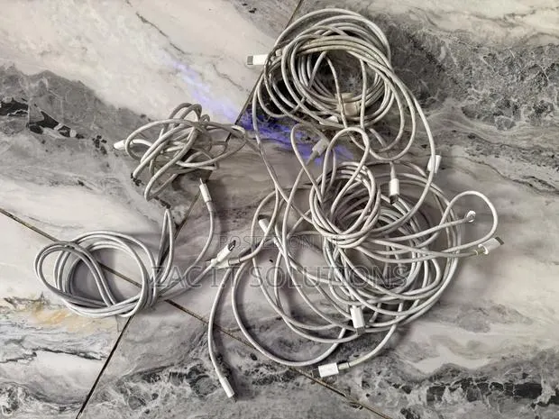 2m Apple USB C - USB C Cable · Photo 1