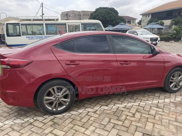 Hyundai Elantra SE Sedan FWD (2.0L 4cyl 6M) 2017 Red · Photo 1