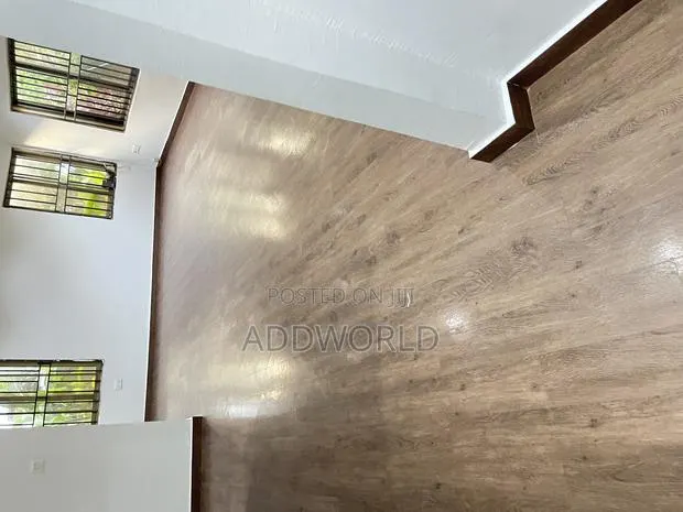 Premium SPC Interlocking Tiles · Photo 4