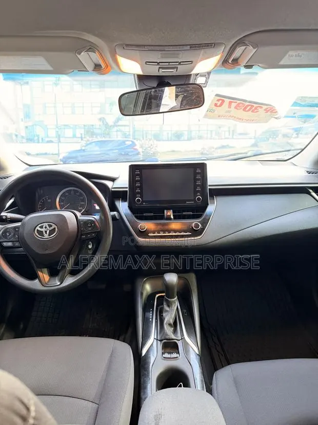 Toyota Corolla LE 2020 Green · Photo 1