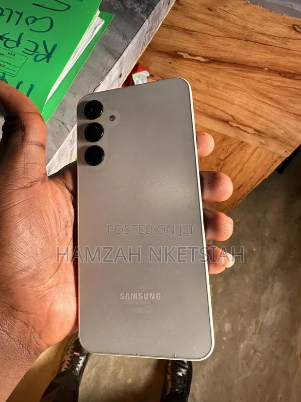 Samsung Galaxy A16 5G 128 GB Silver · Photo 1