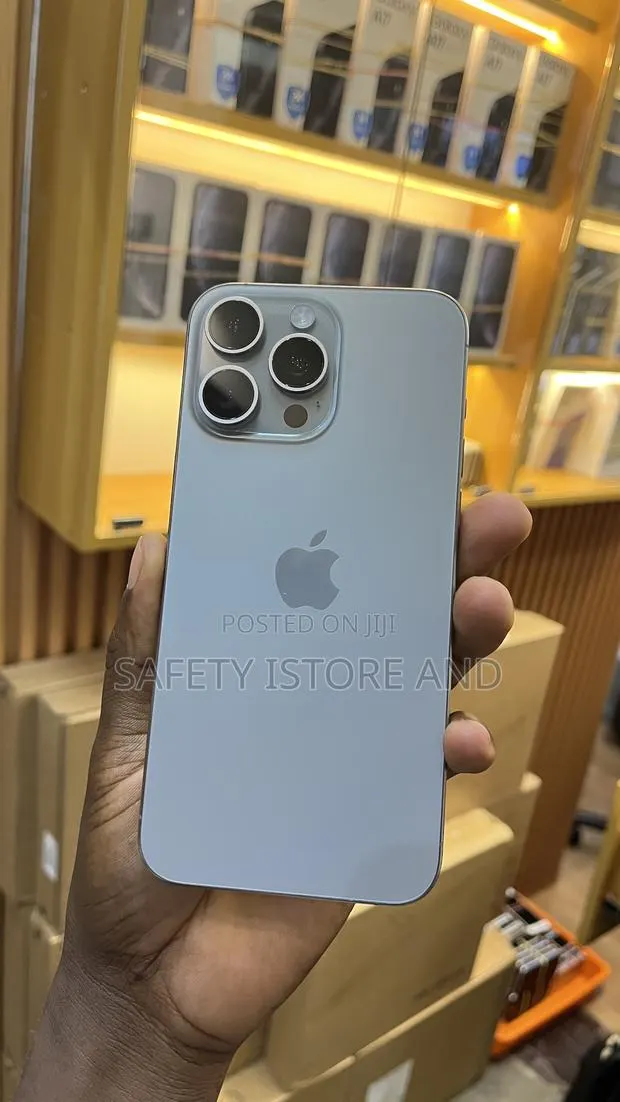 New Apple iPhone 15 Pro Max 256 GB · Photo 1