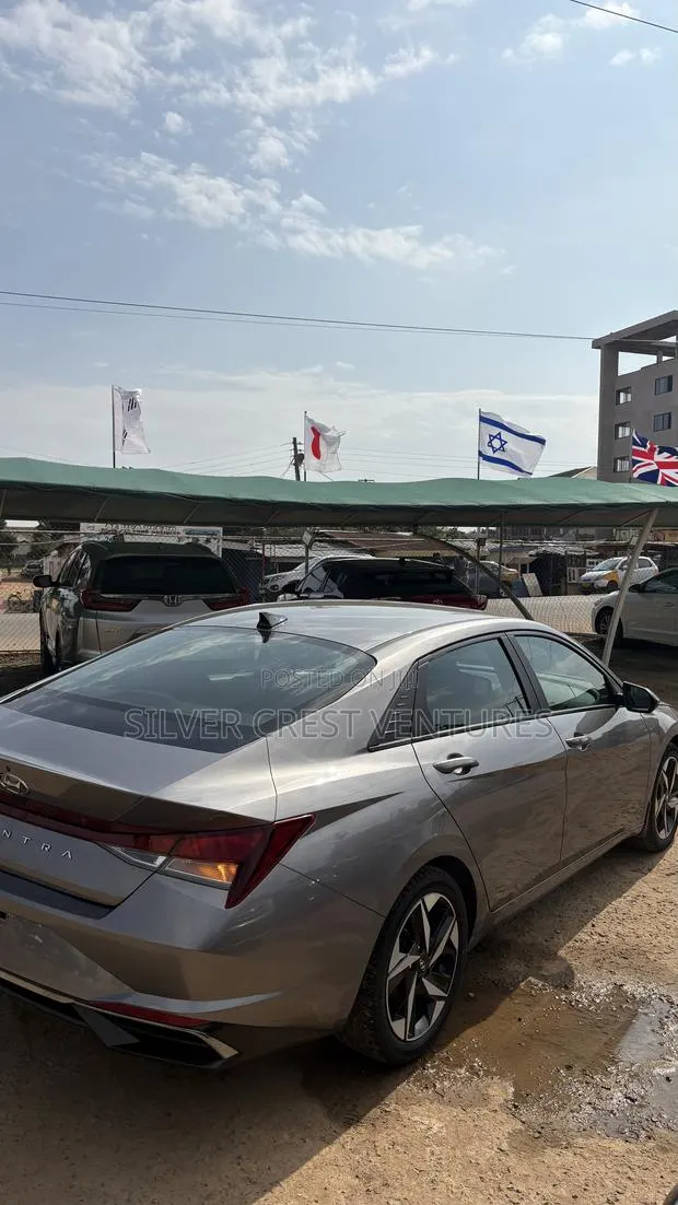 Hyundai Elantra SEL 2023 Gray · Photo 1