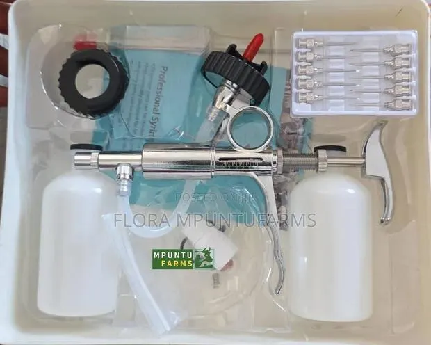 3rd Newcastle Vaccinator Syringe · Photo 1
