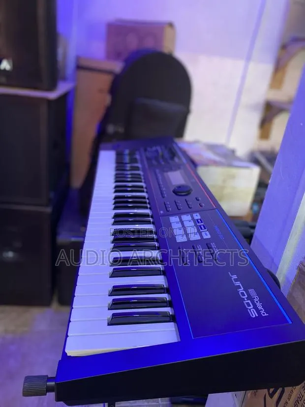 Roland Juno DS 88 Keys · Photo 1