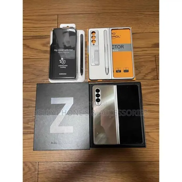 New Samsung Galaxy Z Fold 2 256 GB Black · Photo 1