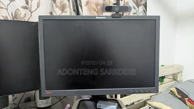 Lenovo Monitor · Photo 1