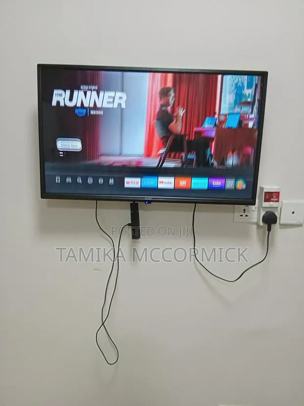 32' TV Smart TV · Photo 1