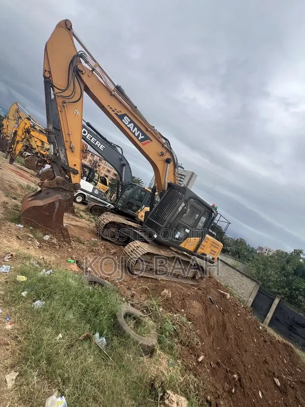Excavator for Rent · Photo 1