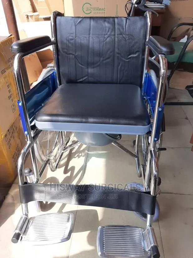 Commode Wheelchair Short Back · Photo 1