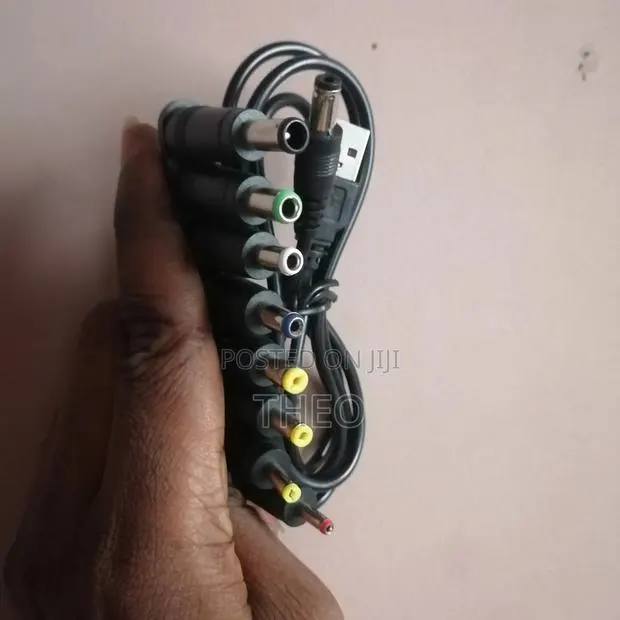 Universal USB Power Adapter · Photo 1