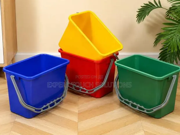10 Liter Bucket · Photo 1