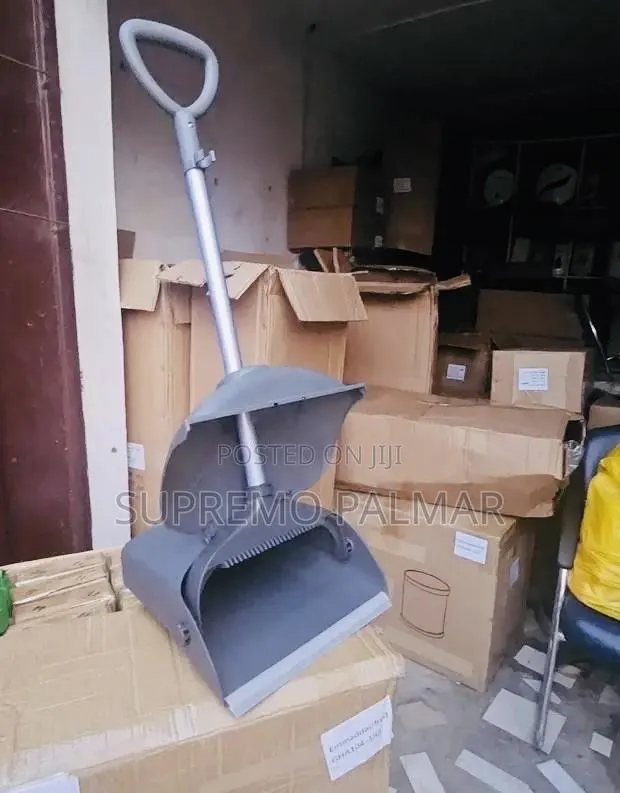 Dark Gray Folding Broom With Dustpan – Windproof Plastic Cleaning Set · Photo 1