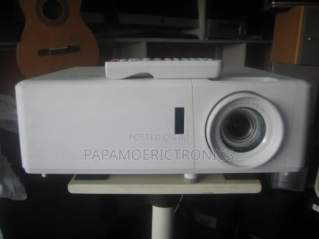 Optoma Dazhhzs 4k HDR Full 3d DLP Projector - Light Source · Photo 1