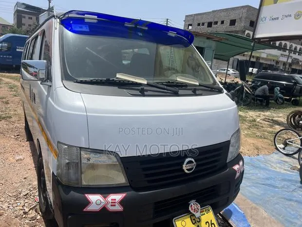 Nissan Caravan (Urvan) 2012 White · Photo 1
