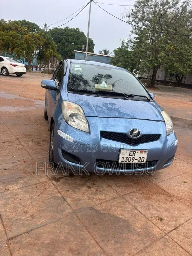 Toyota Vitz 1.3 AWD 3dr 2010 Blue · Photo 1