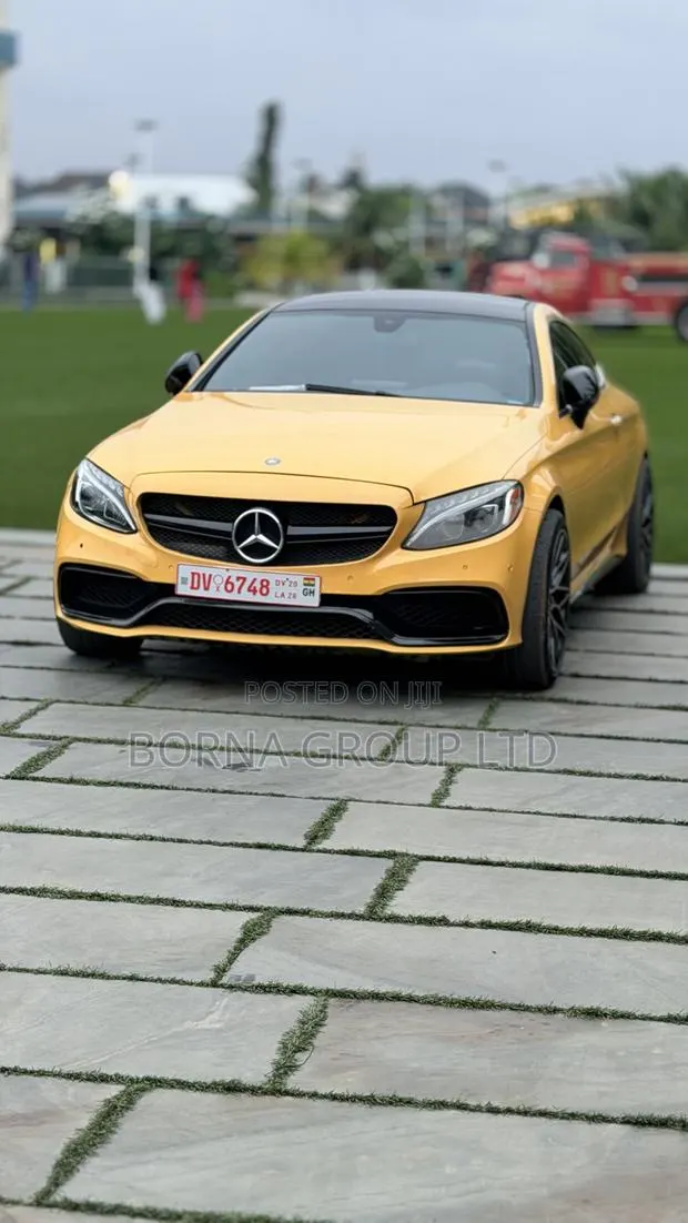 Mercedes-Benz C300 Base 4Matic Coupe AWD (2.0L 4cyl 7A) 2017 Yellow · Photo 1