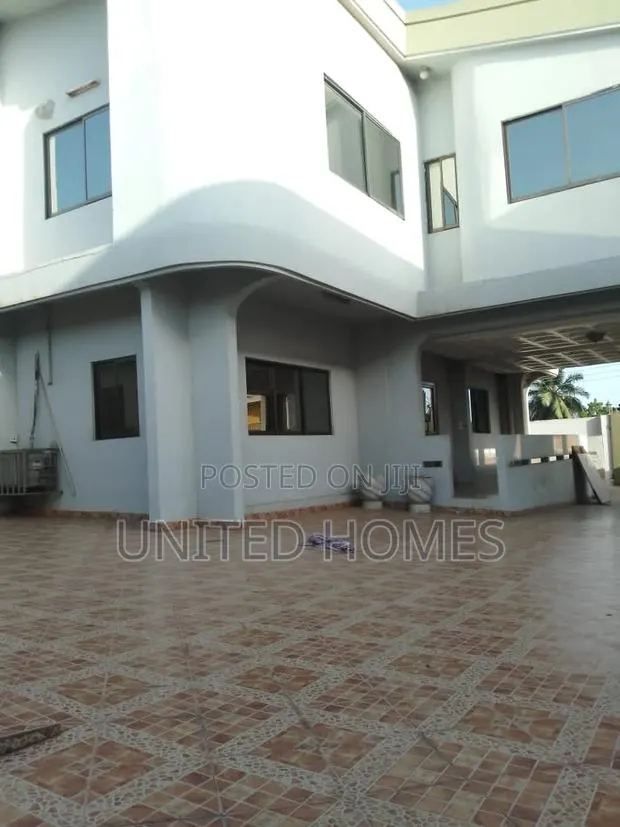 12bdrm House in Odorkor for rent · Photo 1