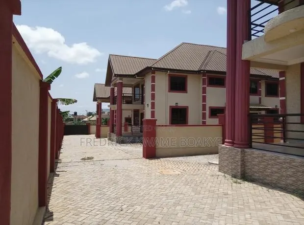 6bdrm House in Brother K Estate, Kumasi Metropolitan for sale · Photo 1