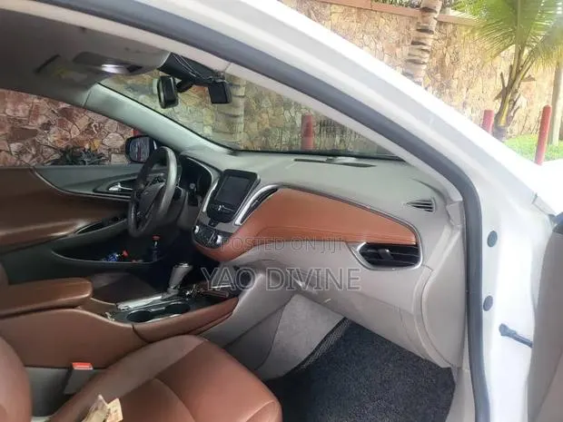 Chevrolet Malibu LT 2018 White · Photo 1