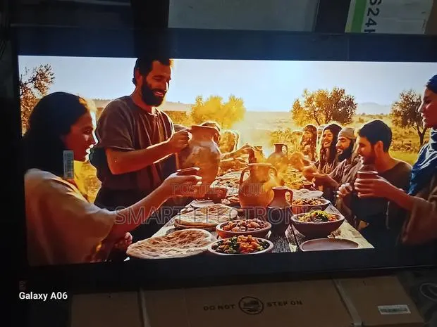 Samsung 43-Inch Uhd Led Smart Tv With Slim Bezel Design · Photo 1