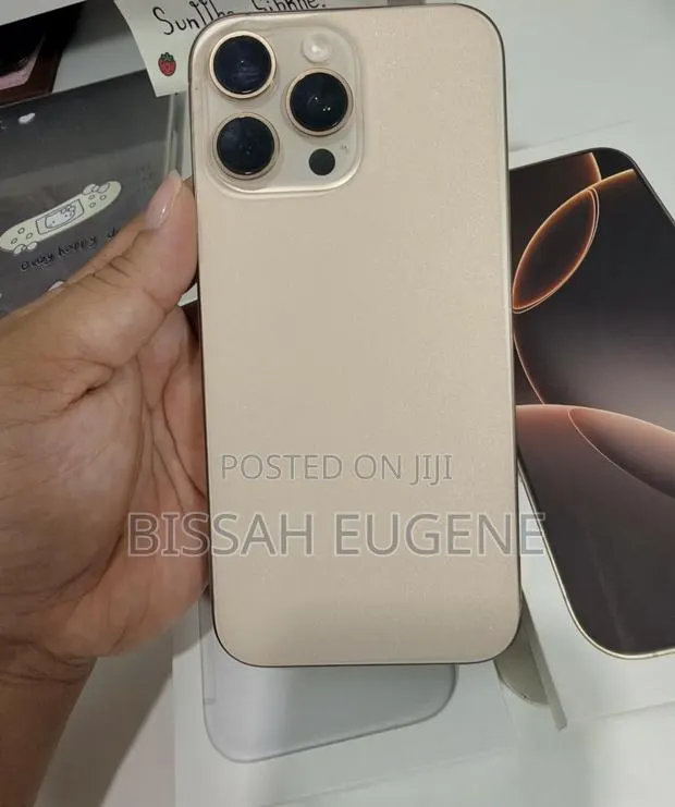 Apple iPhone 16 Pro Max 256 GB Gold · Photo 1