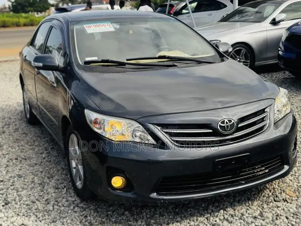 Toyota Corolla LE 4dr Sedan (1.8L 4cyl 4A) 2012 Gray · Photo 1